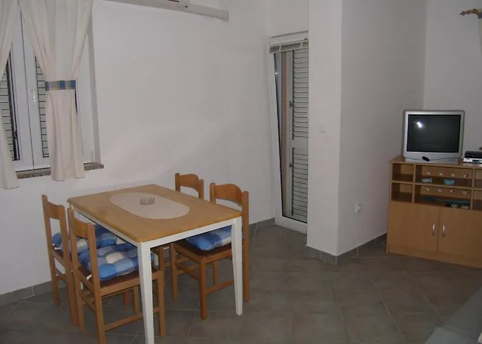 Appartement In With Balcony, Air Conditioning, Wifi
