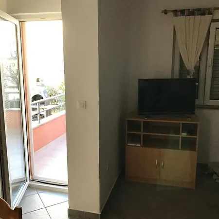 In With Balcony, Air Conditioning, Wifi Apartment *
