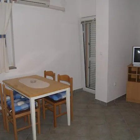 Apartment In With Balcony, Air Conditioning, Wifi