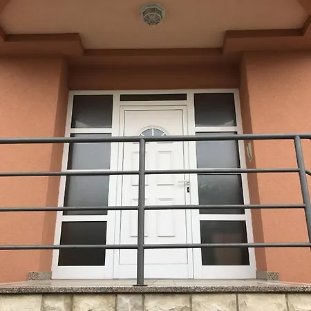 Apartment In With Balcony, Air Conditioning, Wifi Sukosan