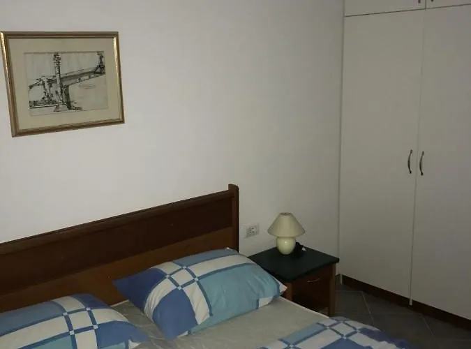 In With Balcony, Air Conditioning, Wifi Appartement Sukošan