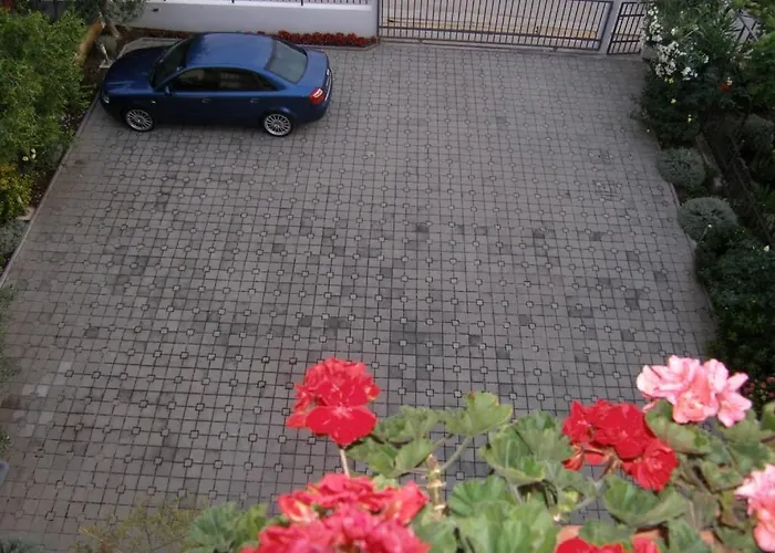 In With Balcony, Air Conditioning, Wifi