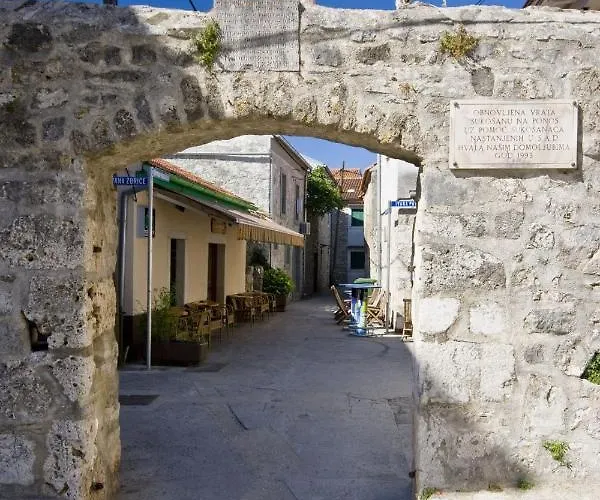 In With Balcony, Air Conditioning, Wifi *